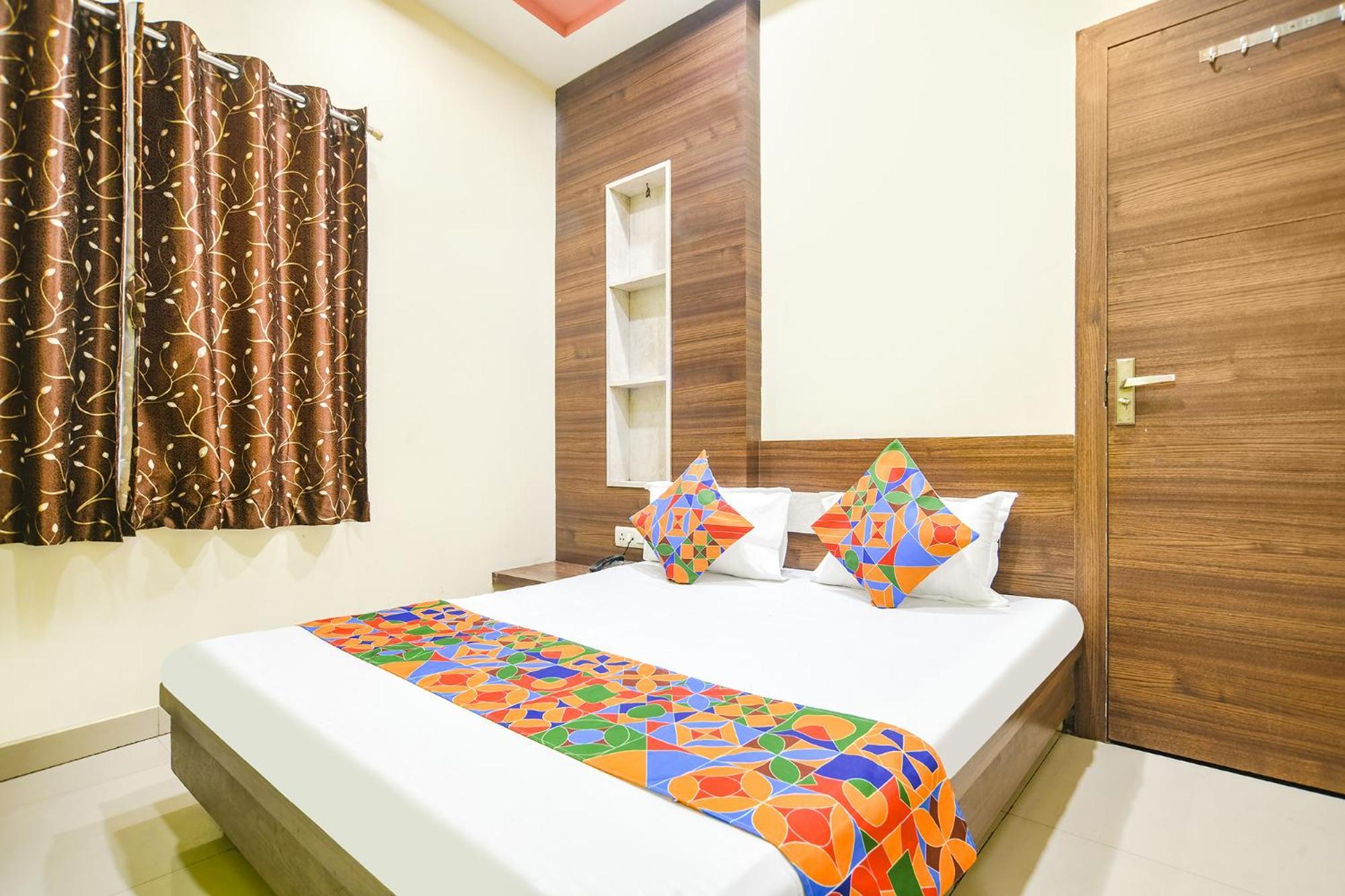 Hotel Fabexpress Blue Star Ujjain Exterior foto
